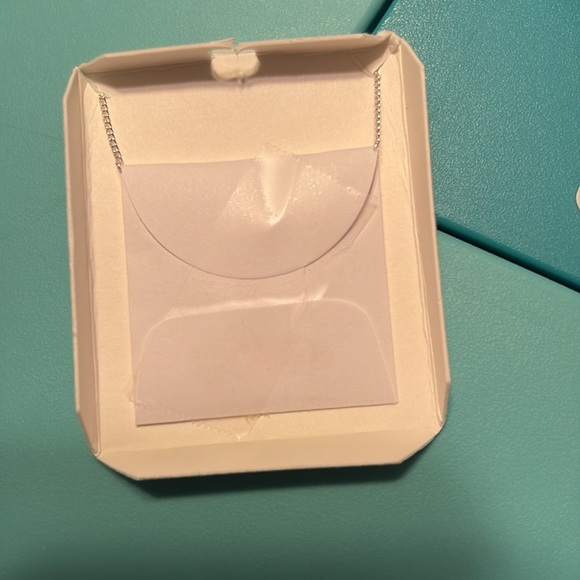 The reunion heart necklace - Picture 5 of 5